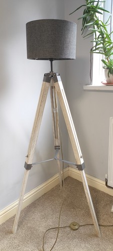 Distressed wood tripod floor - distressed,